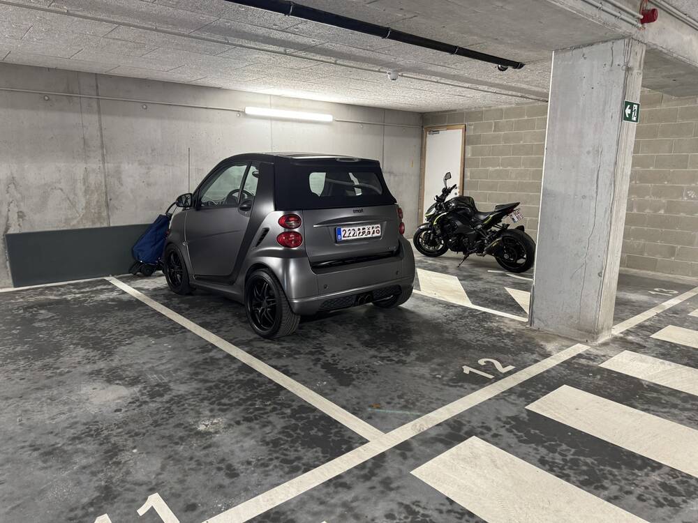 Parking / garage à vendre à Leeuw-Saint-Pierre 1600 27000.00€  chambres m² - Annonce 172585