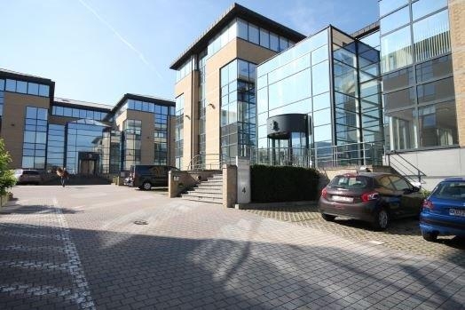 Handelszaak te  huur in Groot-Bijgaarden 1702 3710.00€  slaapkamers m² - Zoekertje 3435