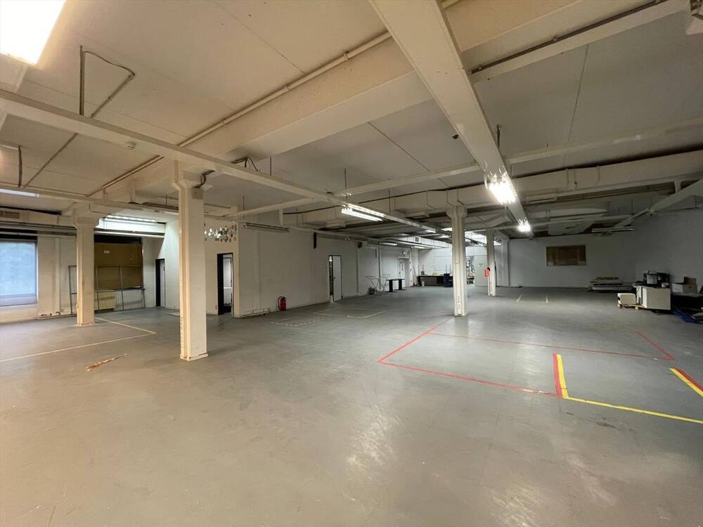 Commerce à louer à Asse 1730 6062.00€  chambres 935.00m² - Annonce 5535