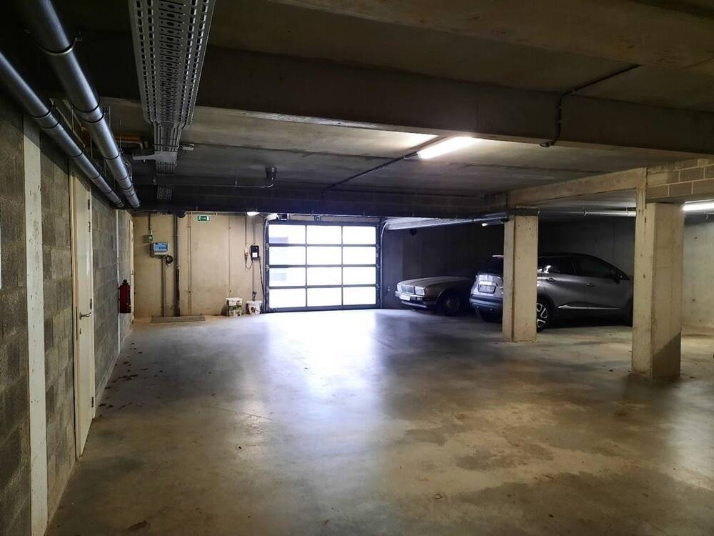 Parking / garage à vendre à Leeuw-Saint-Pierre 1600 52500.00€  chambres 45.00m² - Annonce 25924