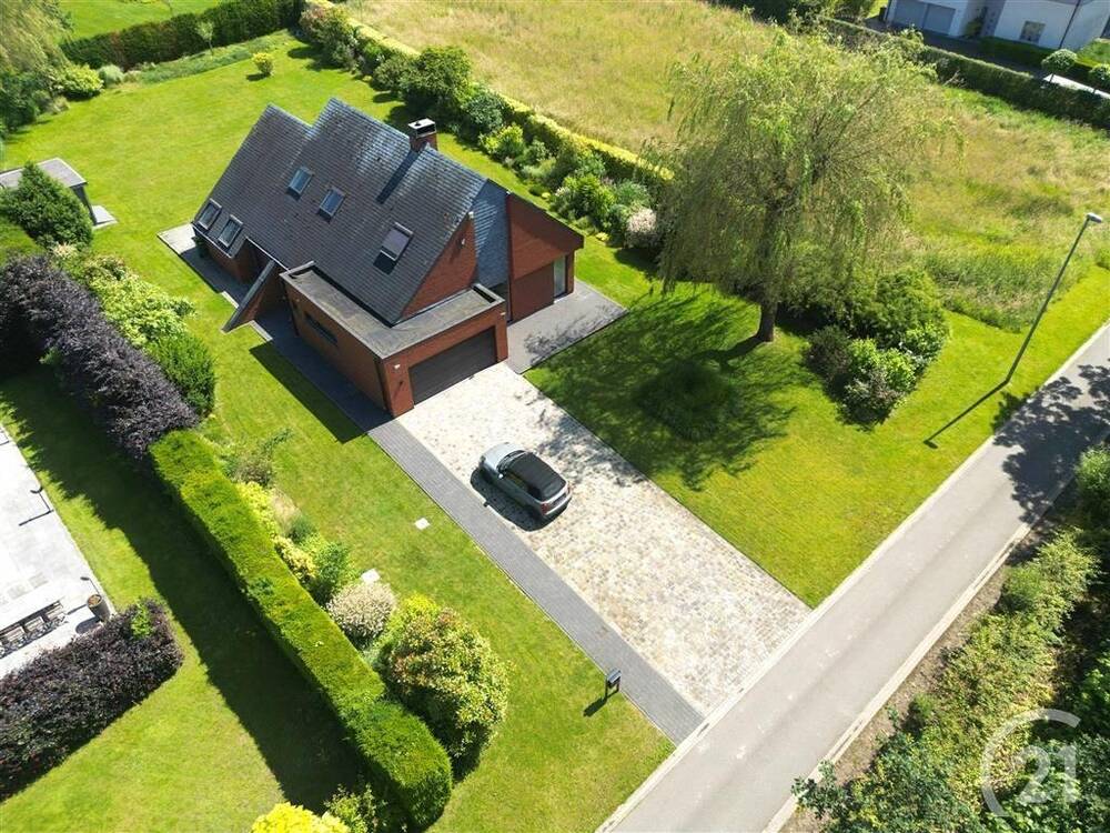 Villa te  koop in Hekelgem 1790 749000.00€ 4 slaapkamers 265.00m² - Zoekertje 141229