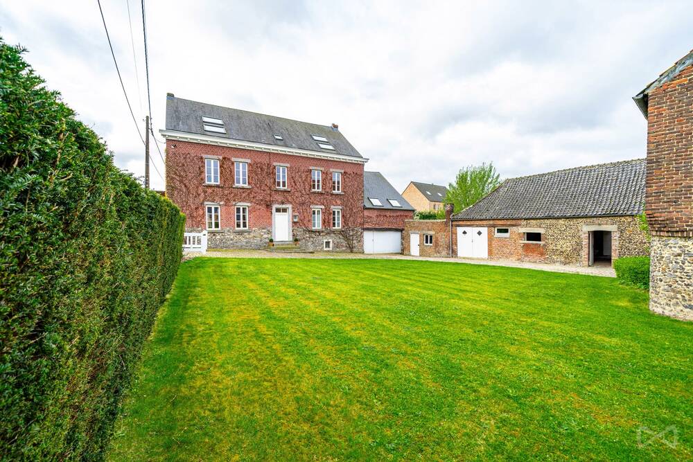 Maison à vendre à Jandrain-Jandrenouille 1350 745000.00€ 5 chambres 416.00m² - Annonce 155020