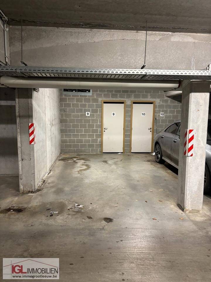 Parking / garage à louer à Leeuw-Saint-Pierre 1600 90.00€  chambres m² - Annonce 155042