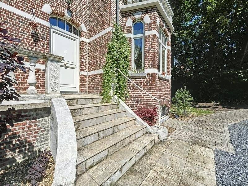 Villa te  koop in Céroux-Mousty 1341 850000.00€ 5 slaapkamers 250.00m² - Zoekertje 159401