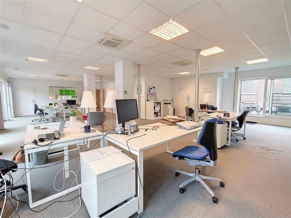 Commerce à louer à Wavre 1300 2000.00€  chambres 210.00m² - Annonce 242082