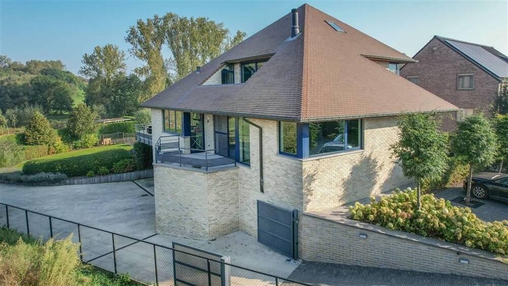 Huis te  koop in Sint-Pieters-Leeuw 1600 915000.00€ 5 slaapkamers 440.00m² - Zoekertje 261008