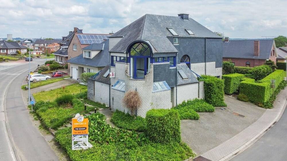 Huis te  koop in Sint-Pieters-Leeuw 1600 540000.00€ 3 slaapkamers 255.00m² - Zoekertje 265045