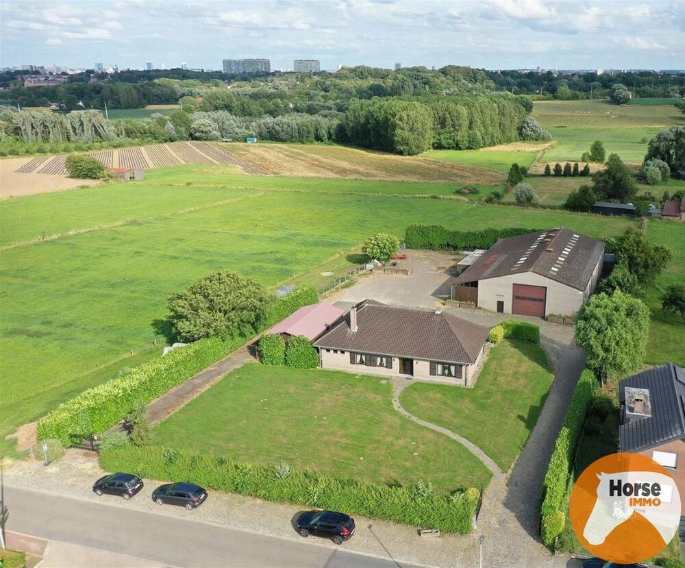 Villa te  koop in Dilbeek 1700 925000.00€ 4 slaapkamers m² - Zoekertje 266059