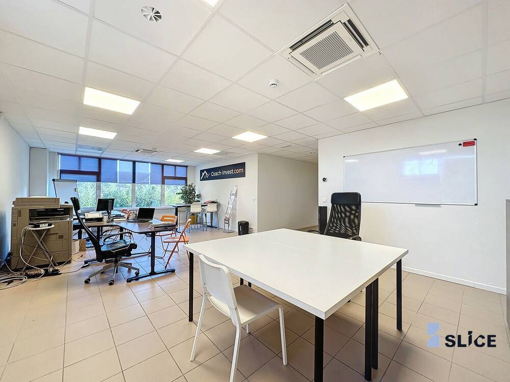 Handelszaak te  huur in Geldenaken 1370 1050.00€  slaapkamers 142.00m² - Zoekertje 288117