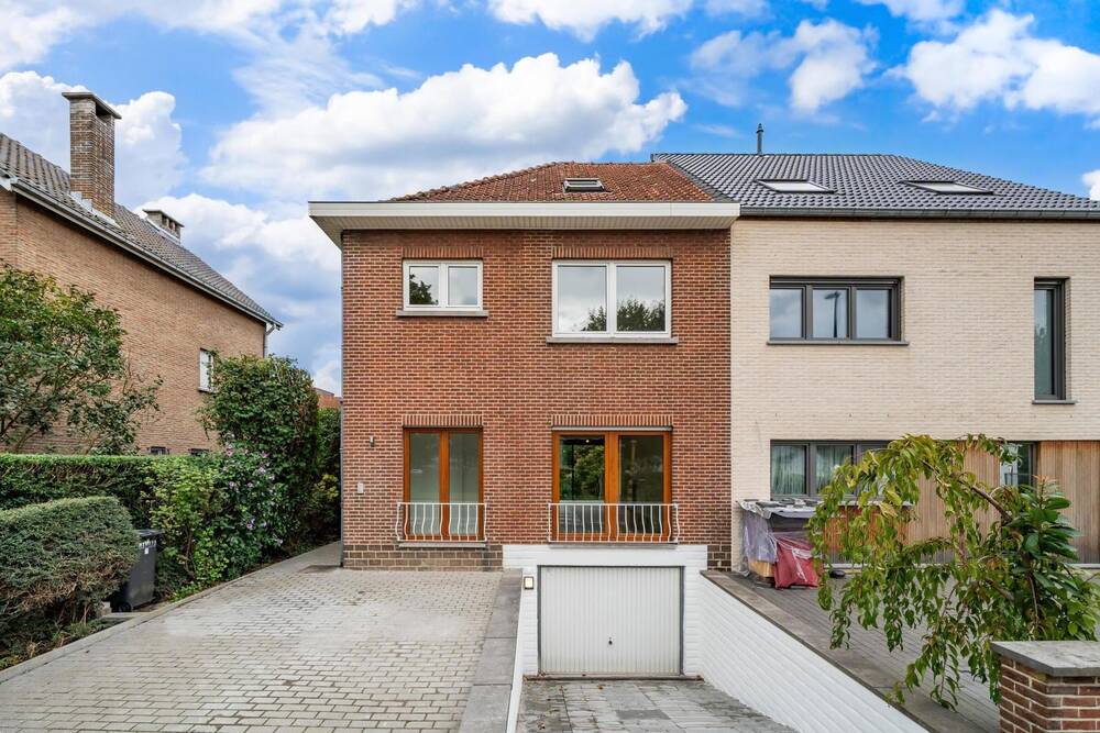 Huis te  koop in Wezembeek-Oppem 1970 595000.00€ 3 slaapkamers m² - Zoekertje 296673