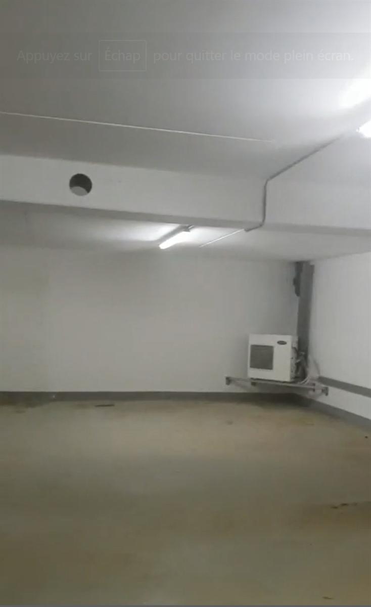 Parking / garage à louer à Rhode-Saint-Genese 1640 450.00€  chambres 70.00m² - Annonce 299086