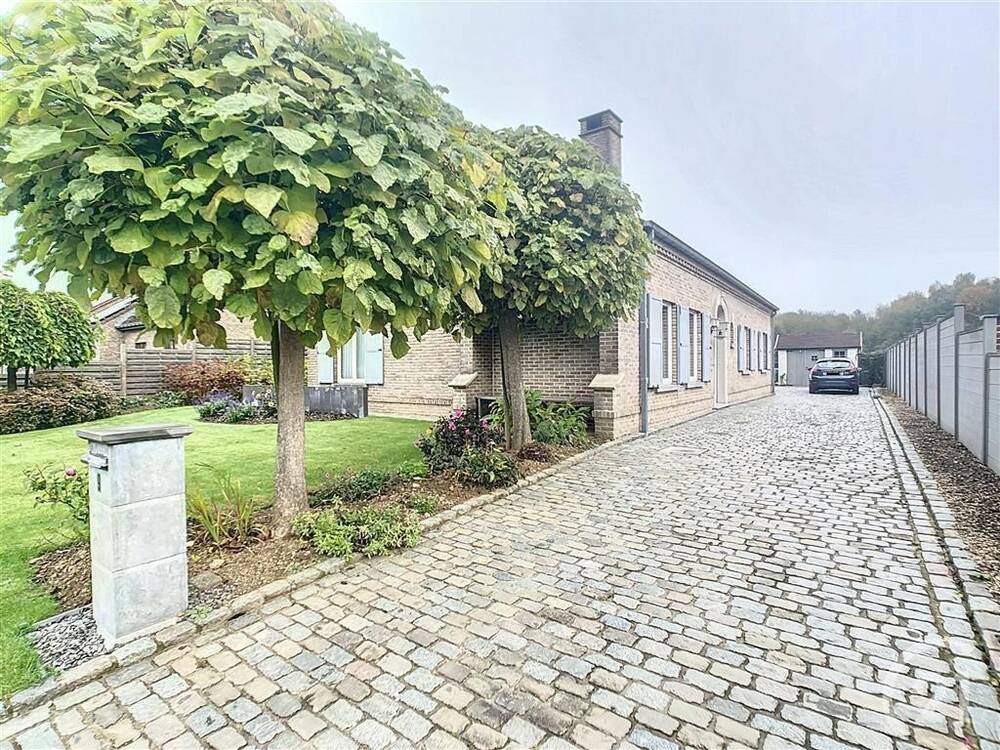 Huis te  koop in Tollembeek 1570 385000.00€ 3 slaapkamers 180.00m² - Zoekertje 300641