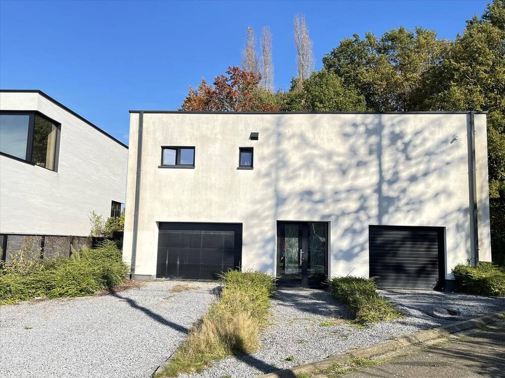 Maison à louer à Roosdaal 1760 2250.00€ 4 chambres 275.00m² - Annonce 311216